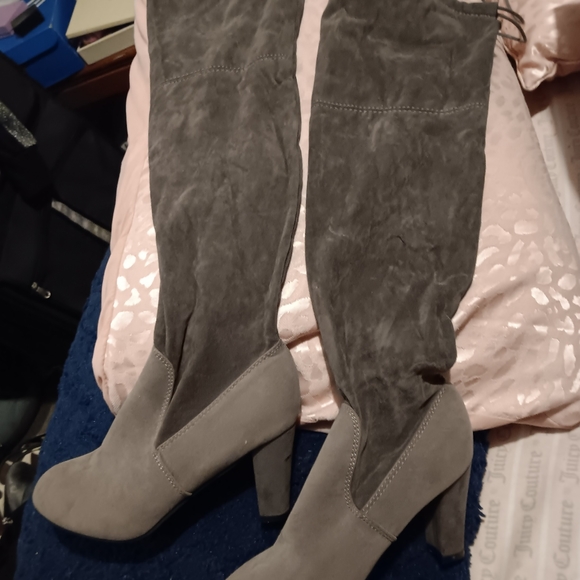 Gray knee high heels. Back tie up mid calf/ knee Super cute! Size 8 - Picture 2 of 3